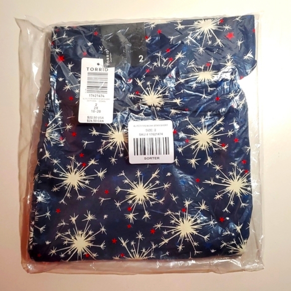 ❤️NWT VINTAGE TORRID 9" BIKE SHORT - 9" BERMUDA FIREWORKS AMERICANA - PLUS SIZE - Picture 9 of 11